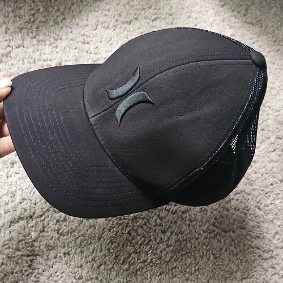 The Classic Black Mesh Cap - Picture 1 of 9